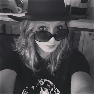 Meet your Posher, Cami